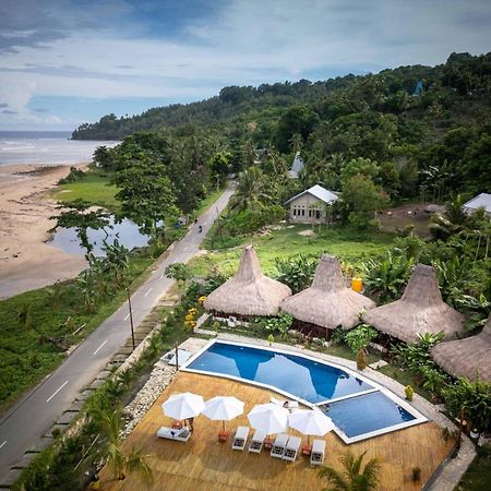Three Queen Villa And Homestay Waikabubak Ngoại thất bức ảnh