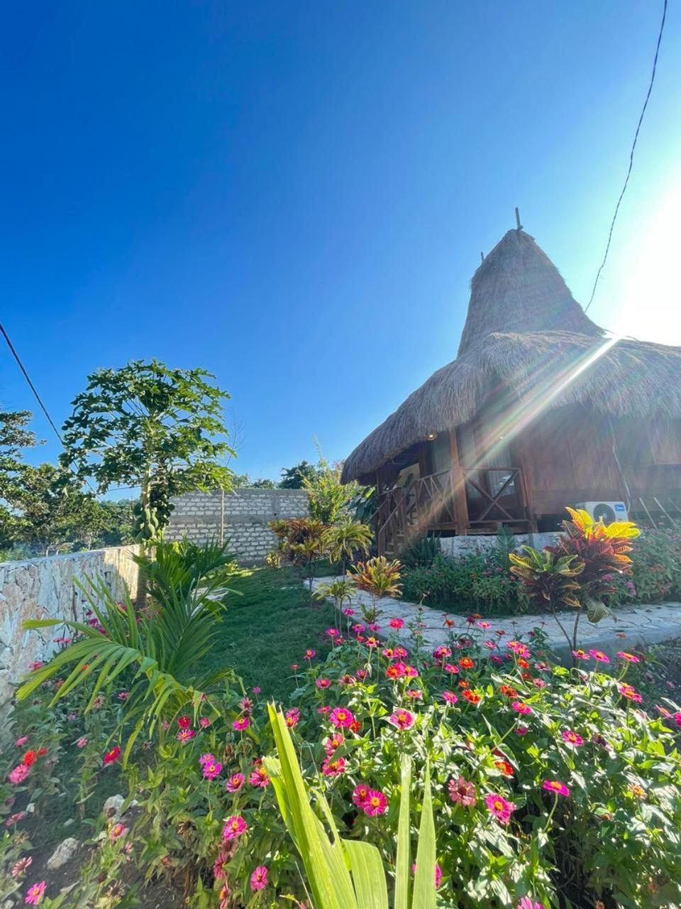 Three Queen Villa And Homestay Waikabubak Ngoại thất bức ảnh