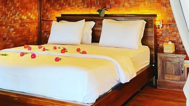 Three Queen Villa And Homestay Waikabubak Ngoại thất bức ảnh