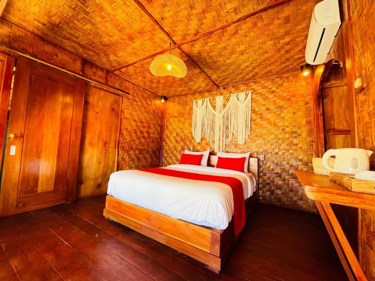 Three Queen Villa And Homestay Waikabubak Ngoại thất bức ảnh