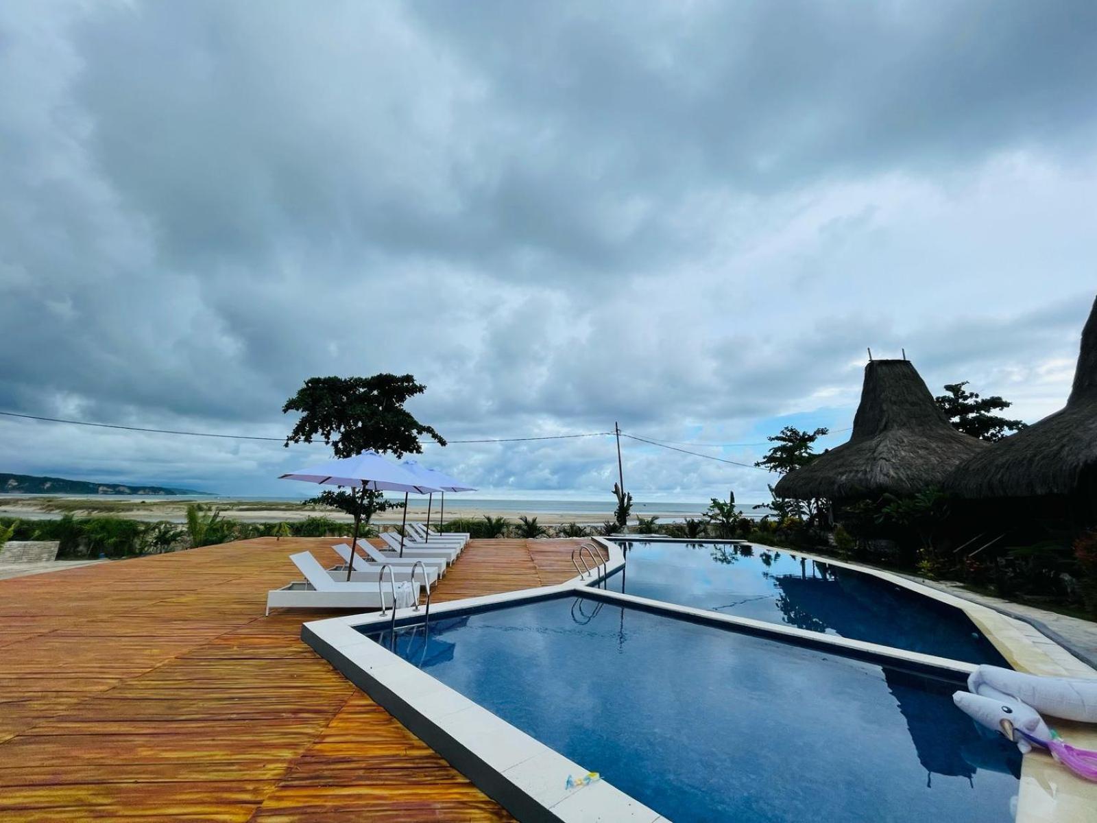 Three Queen Villa And Homestay Waikabubak Ngoại thất bức ảnh