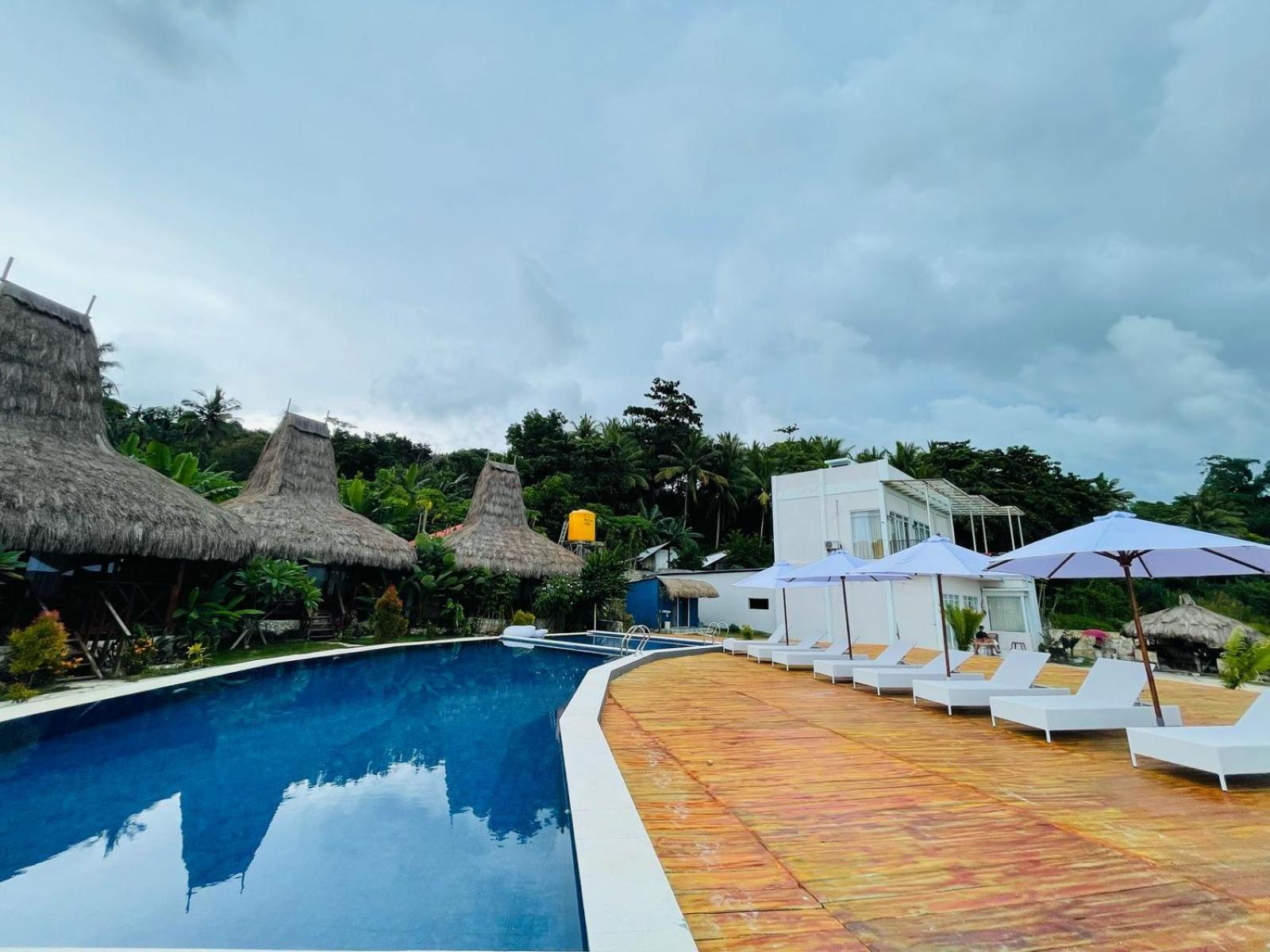 Three Queen Villa And Homestay Waikabubak Ngoại thất bức ảnh